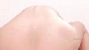 直播界的狠人有点重口，露脸大骚逼给两个奶子拔罐大淫荡，丝袜情趣道具插逼到高潮，啤酒瓶双插爆菊