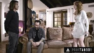 寂寞鳏夫找了个长得像妻子的少女的替身