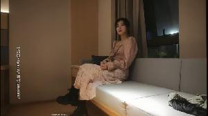 3000网约00后软萌小仙女，沙发掰穴好粉嫩，乖巧听话舌吻啪啪